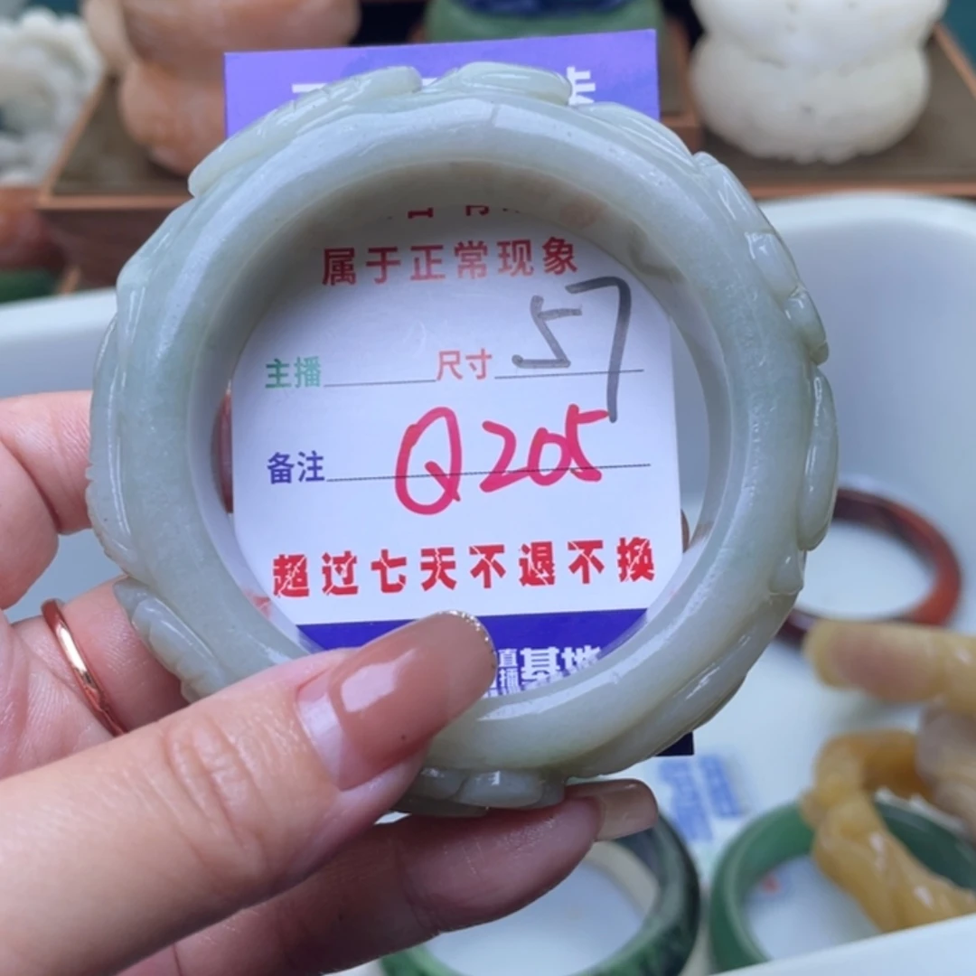【闪购商品】未镶嵌手镯（圆镯）石英质玉