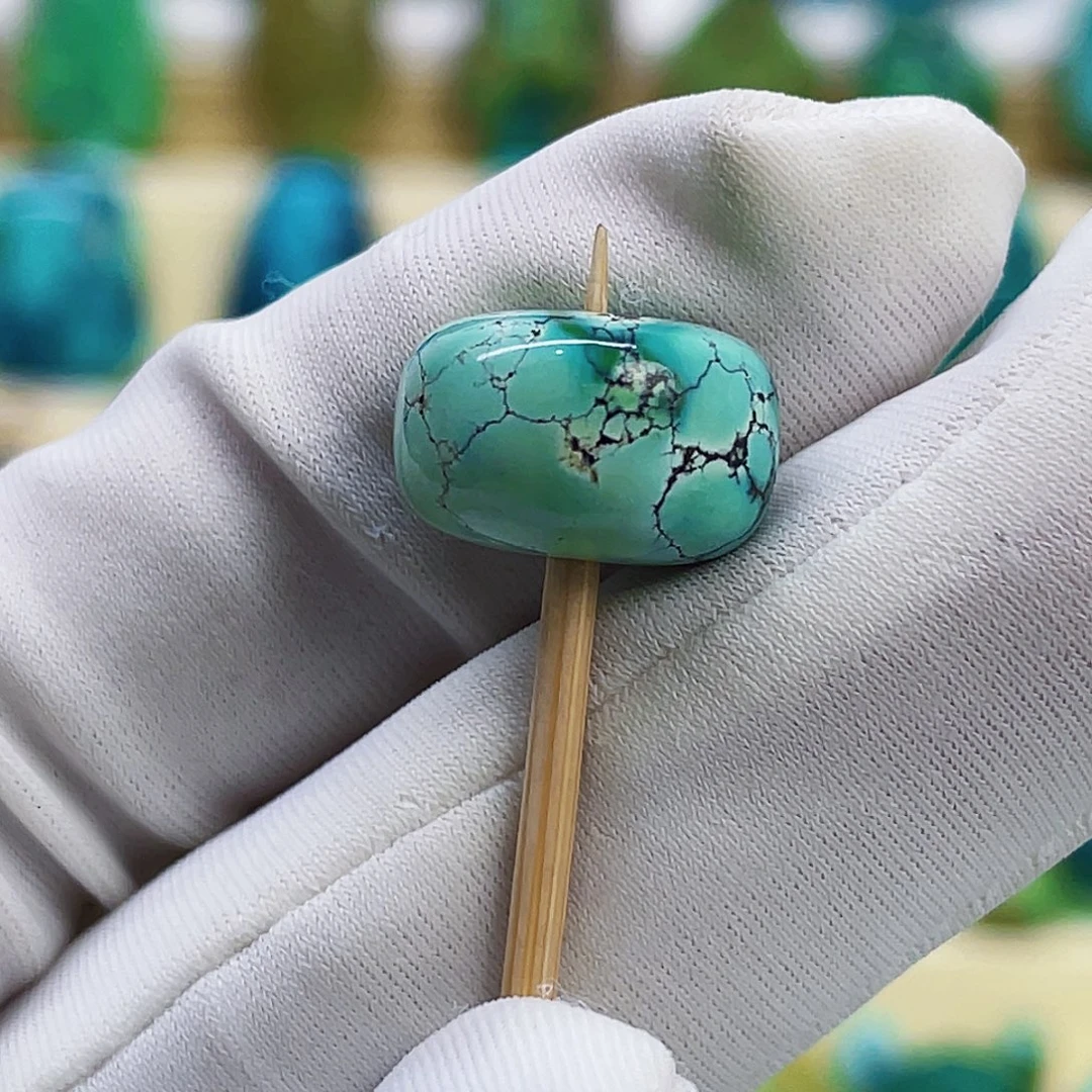 绿松石未镶嵌颈饰