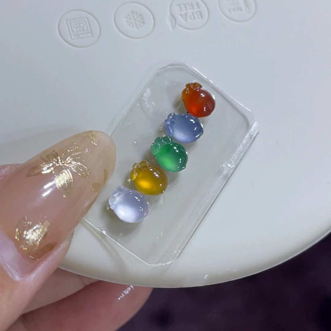 翡翠未镶嵌颈饰桃子