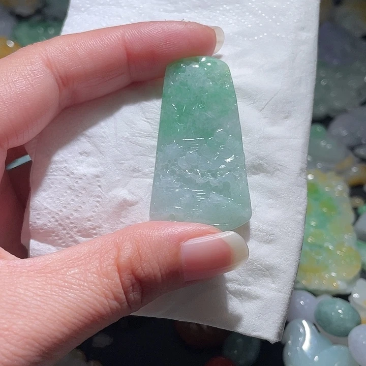 颈饰未镶嵌翡翠天