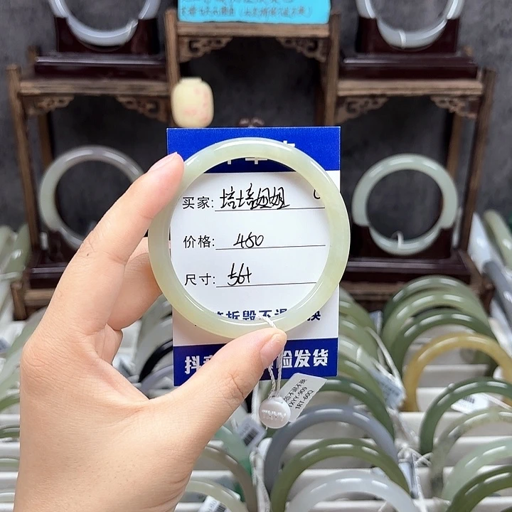 培***姐和田玉未镶嵌手镯