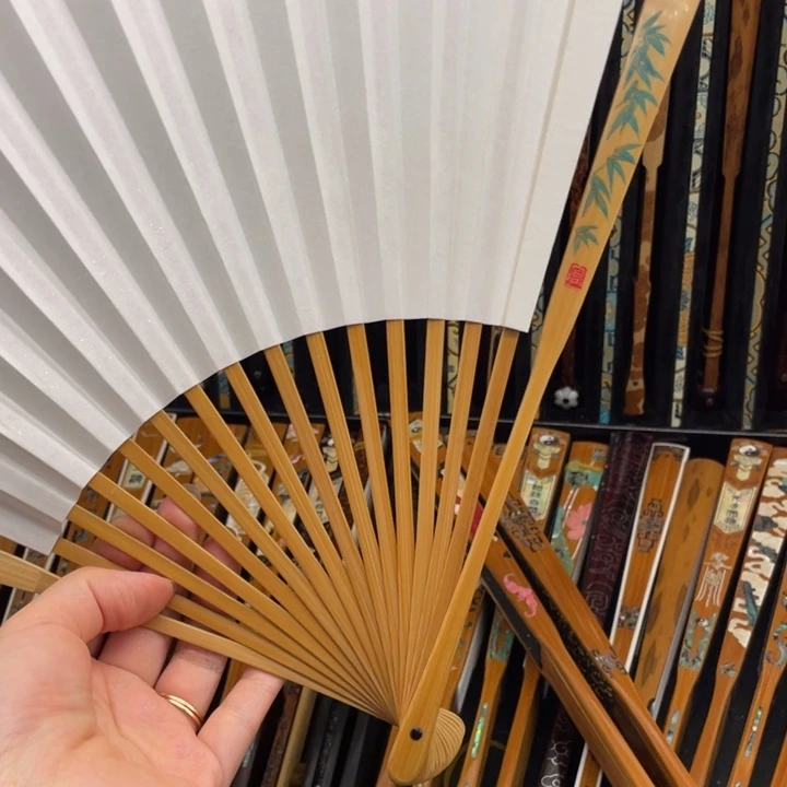 自***生扇子他辛辛苦苦找我哦哦哦