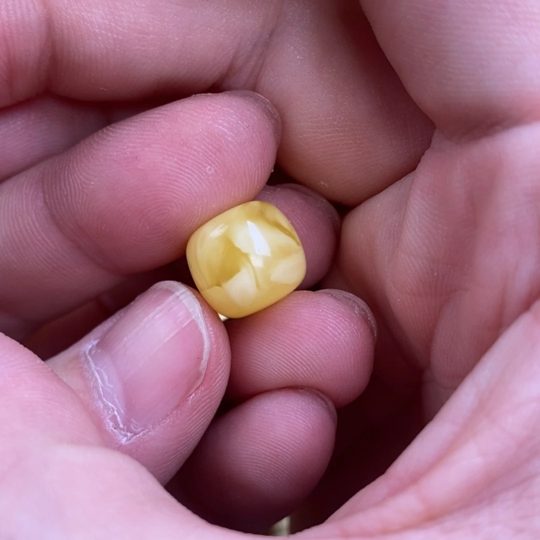 蜜蜡裸石未镶嵌谁***荡配饰