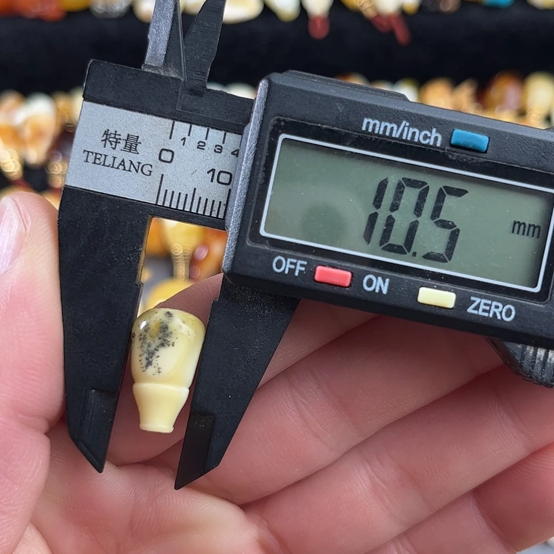 蜜蜡未镶嵌珠宝奇石