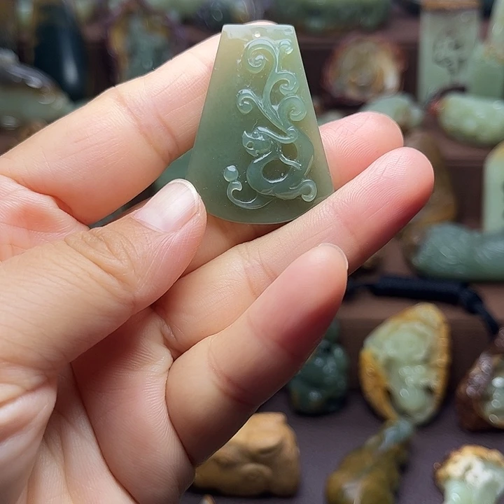 岫岩老玉（透闪石质玉）未镶嵌颈饰