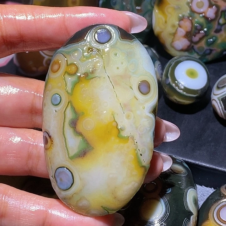 玛瑙/玉髓未镶嵌珠宝奇石38