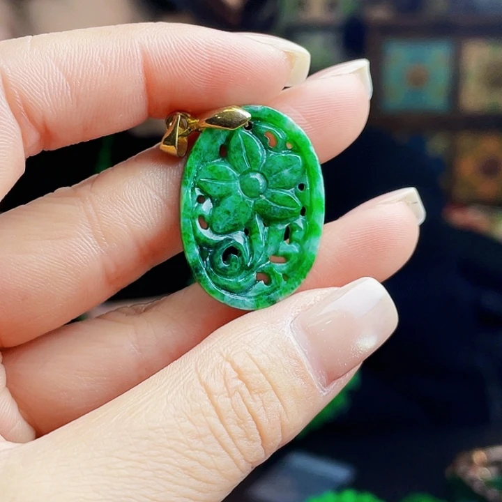 翡翠未镶嵌颈饰多样性