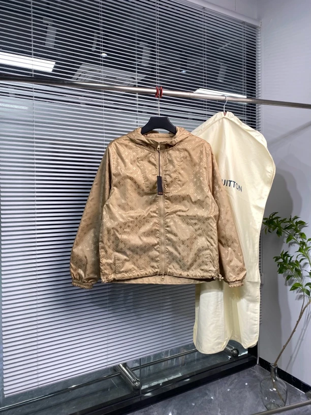 全新未使用 LouisVuitton/路易威登 双面穿夹克 外套 48码 aw2046