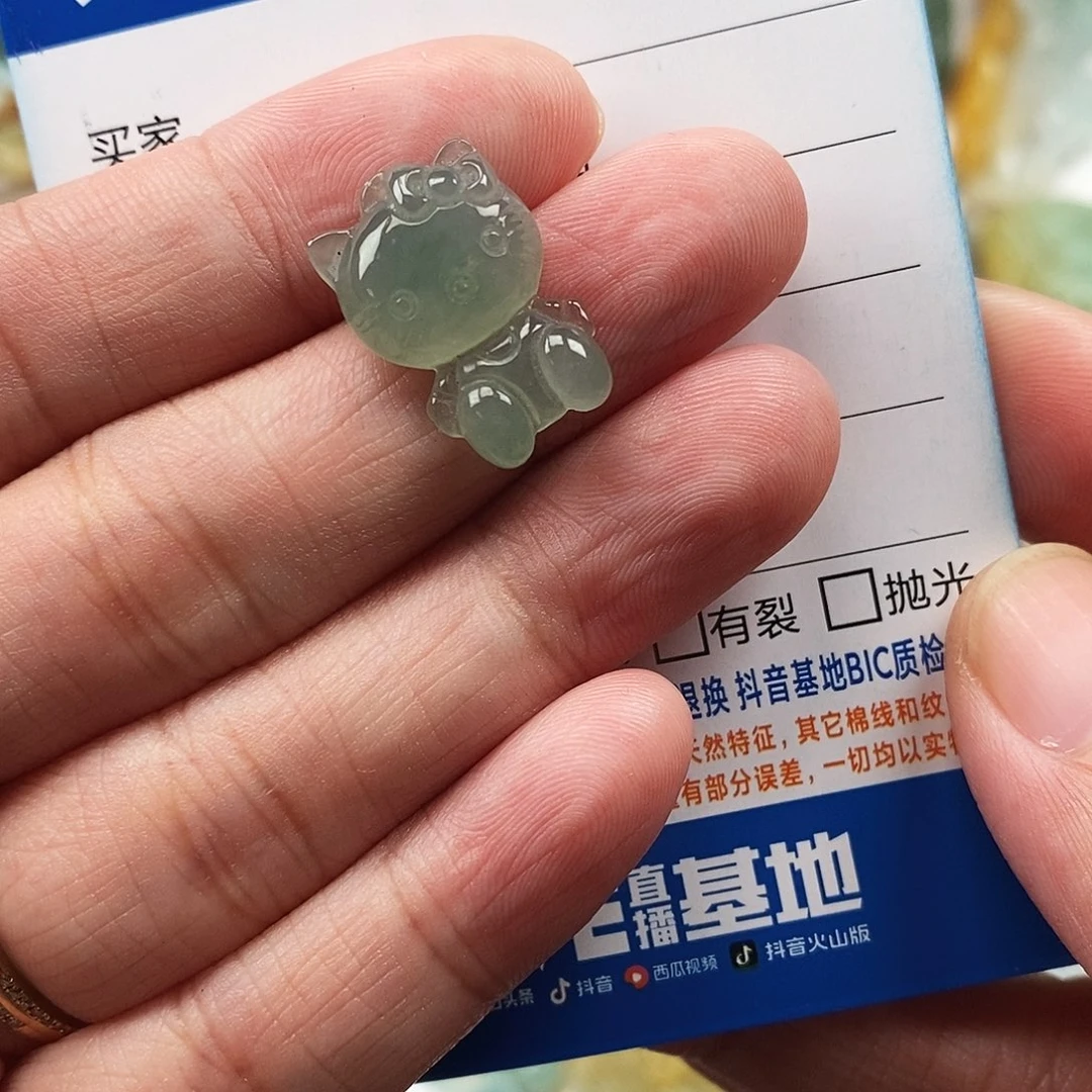 翡翠未镶嵌颈饰猫