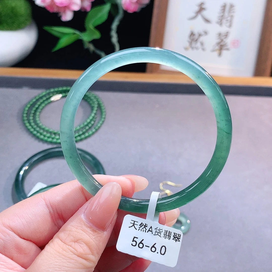 未镶嵌手镯（圆镯）翡翠