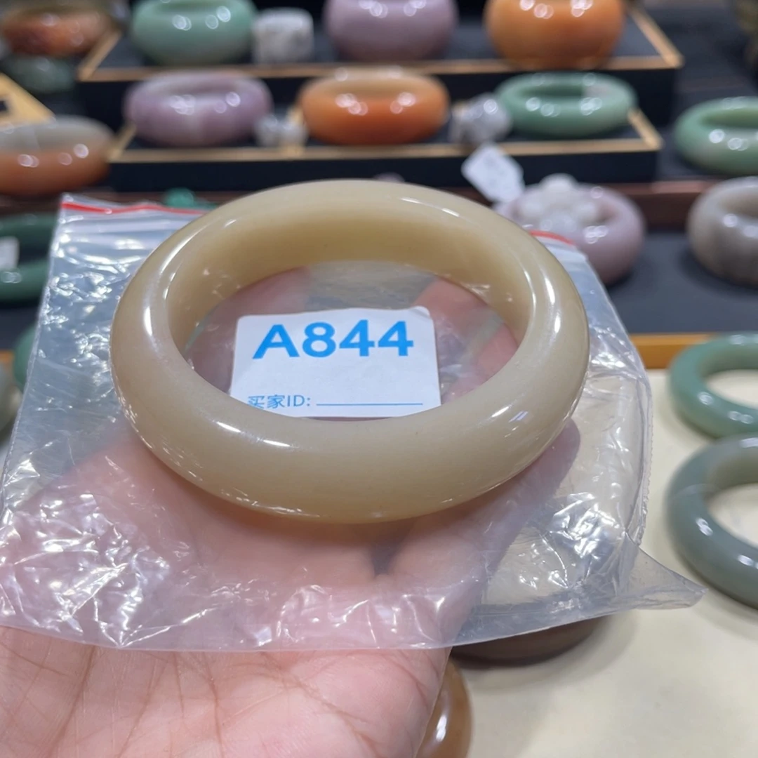 未镶嵌手镯石英岩玉飞*