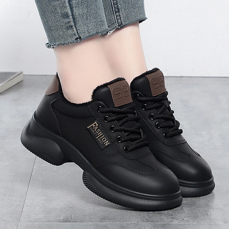 2970秋冬新款圆头软皮休闲鞋女舒适百搭运动鞋