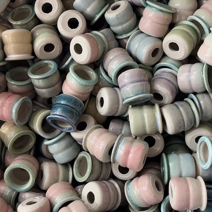 红陶发12个，内1.8cm