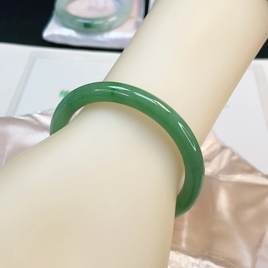 翡翠手镯未镶嵌 圆条53+