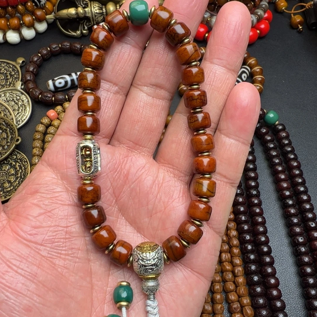 泥塑牦牛手持。