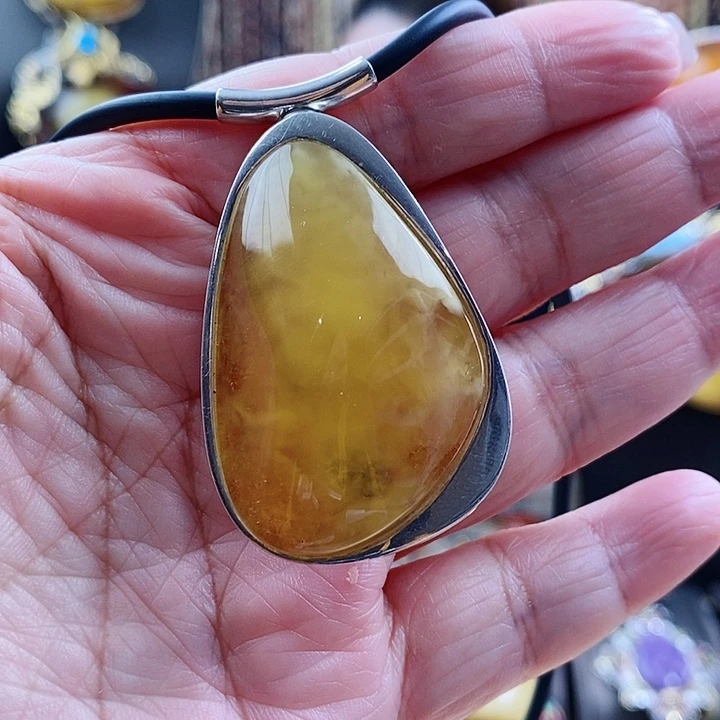 琥珀颈饰银S925镶嵌吊坠