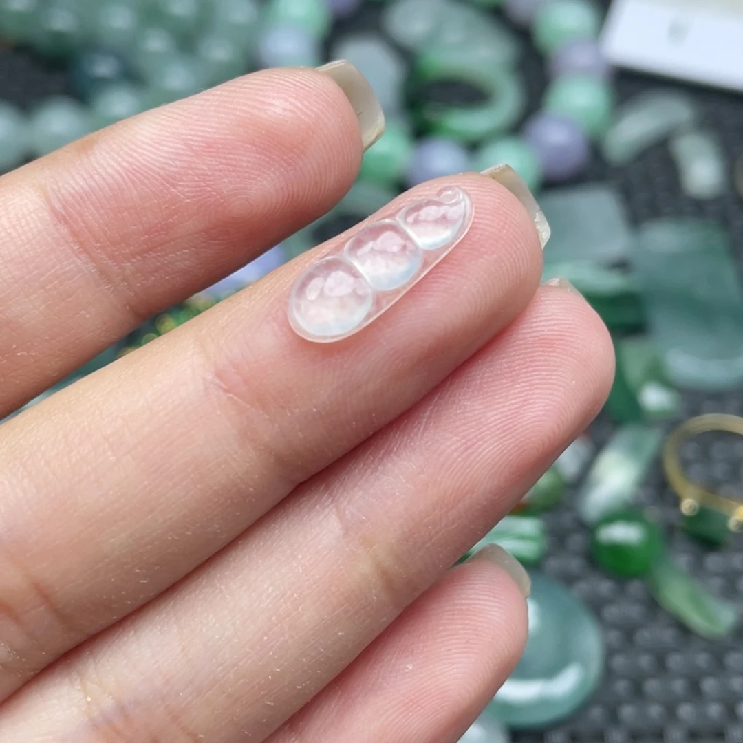 未镶嵌挂件翡翠  翡翠