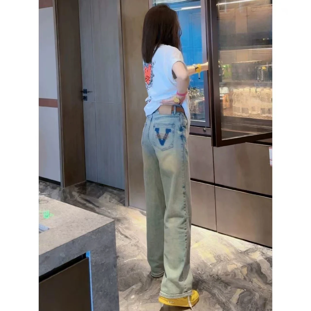 6635后兜V字母牛仔裤女2025梨形微胖m时尚宽松窄版显瘦直筒裤