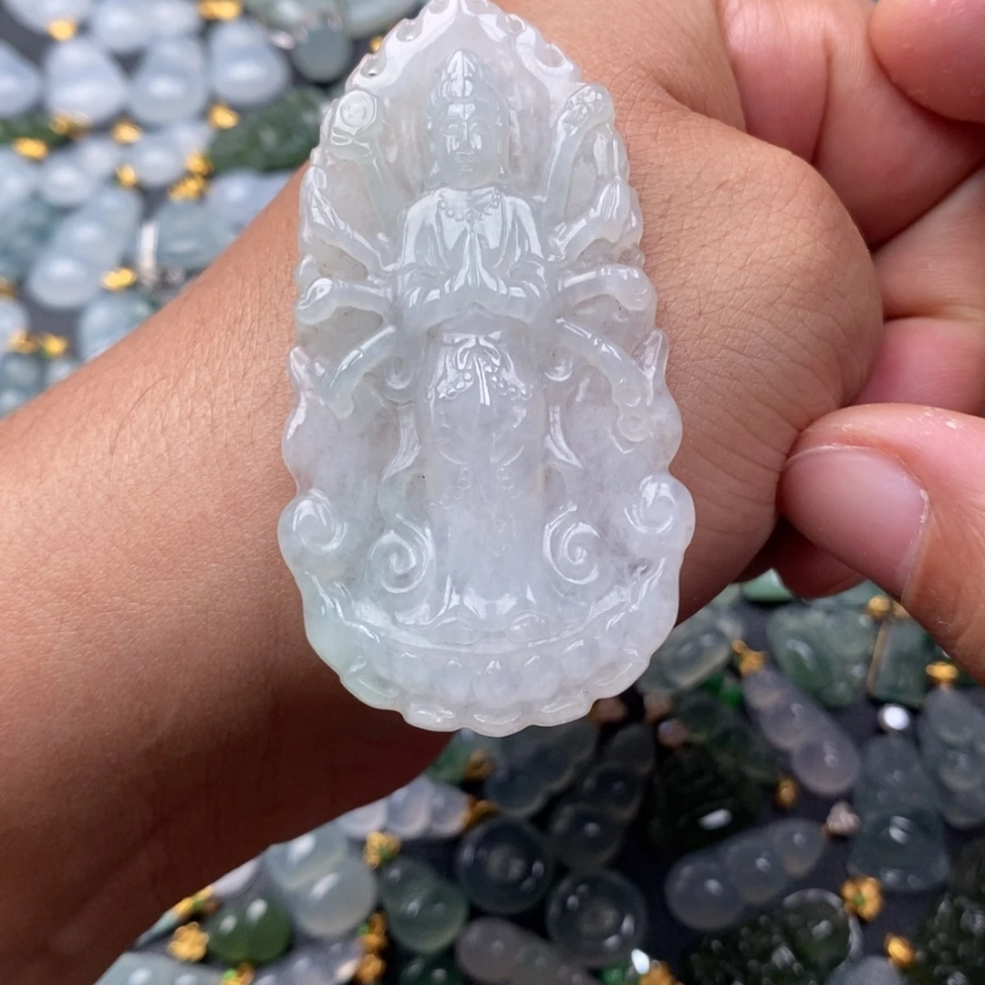 翡翠未镶嵌颈饰千手观音