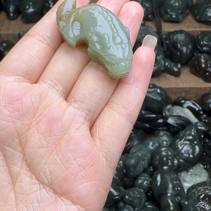 和田玉（糖玉）未镶嵌颈饰