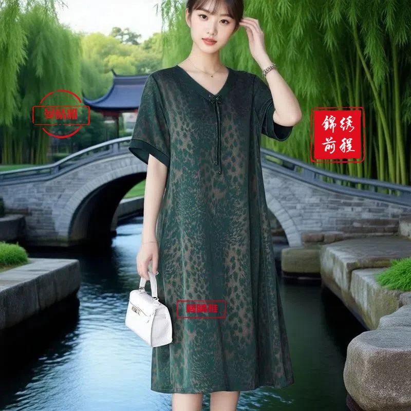 2025宽松真丝新款显瘦桑蚕丝气质中老年连衣裙大码妈妈夏季裙子