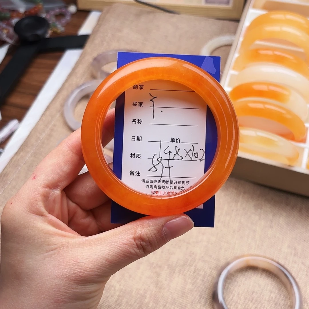 Y***钥石英质玉未镶嵌手镯