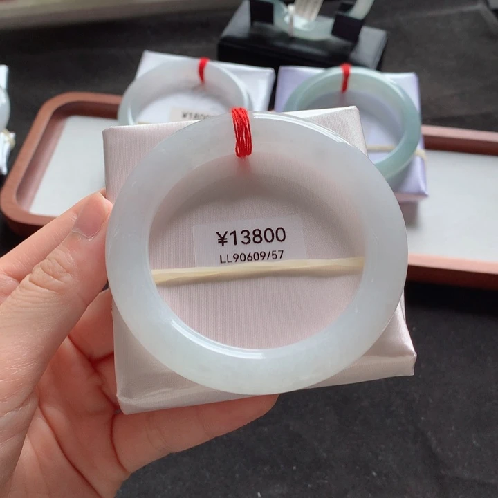 翡翠手镯未镶嵌手镯