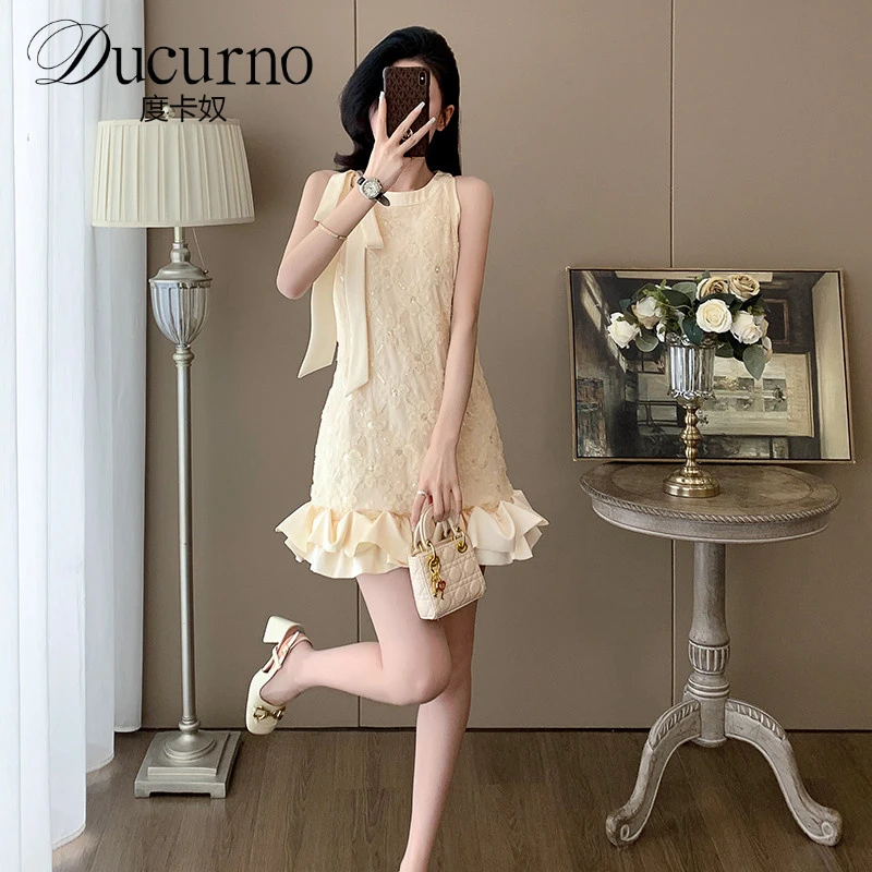 夏季2025无袖漏肩挂脖花苞短裙小众法式千金风亮片小香风连衣裙子