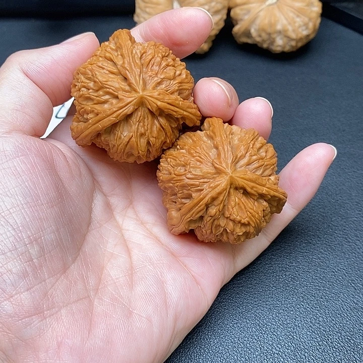 畅***上文玩核桃把件白奔