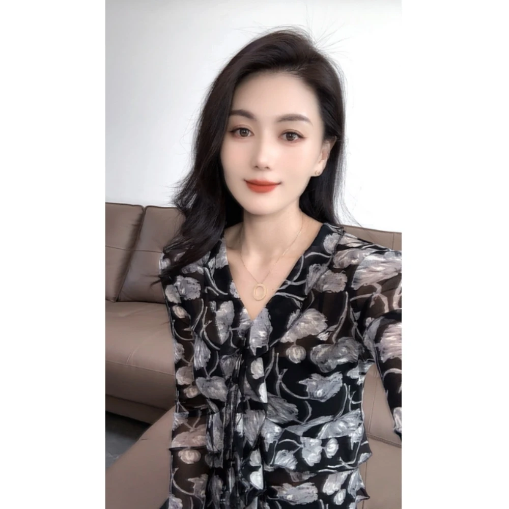 V领荷叶边印花抗皱小衫T恤女2025年秋季新款豹纹小众长袖洋气上衣