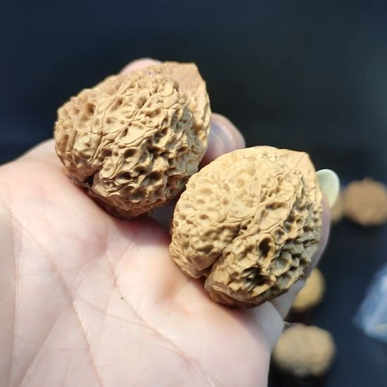 文玩核桃把件火焰云石