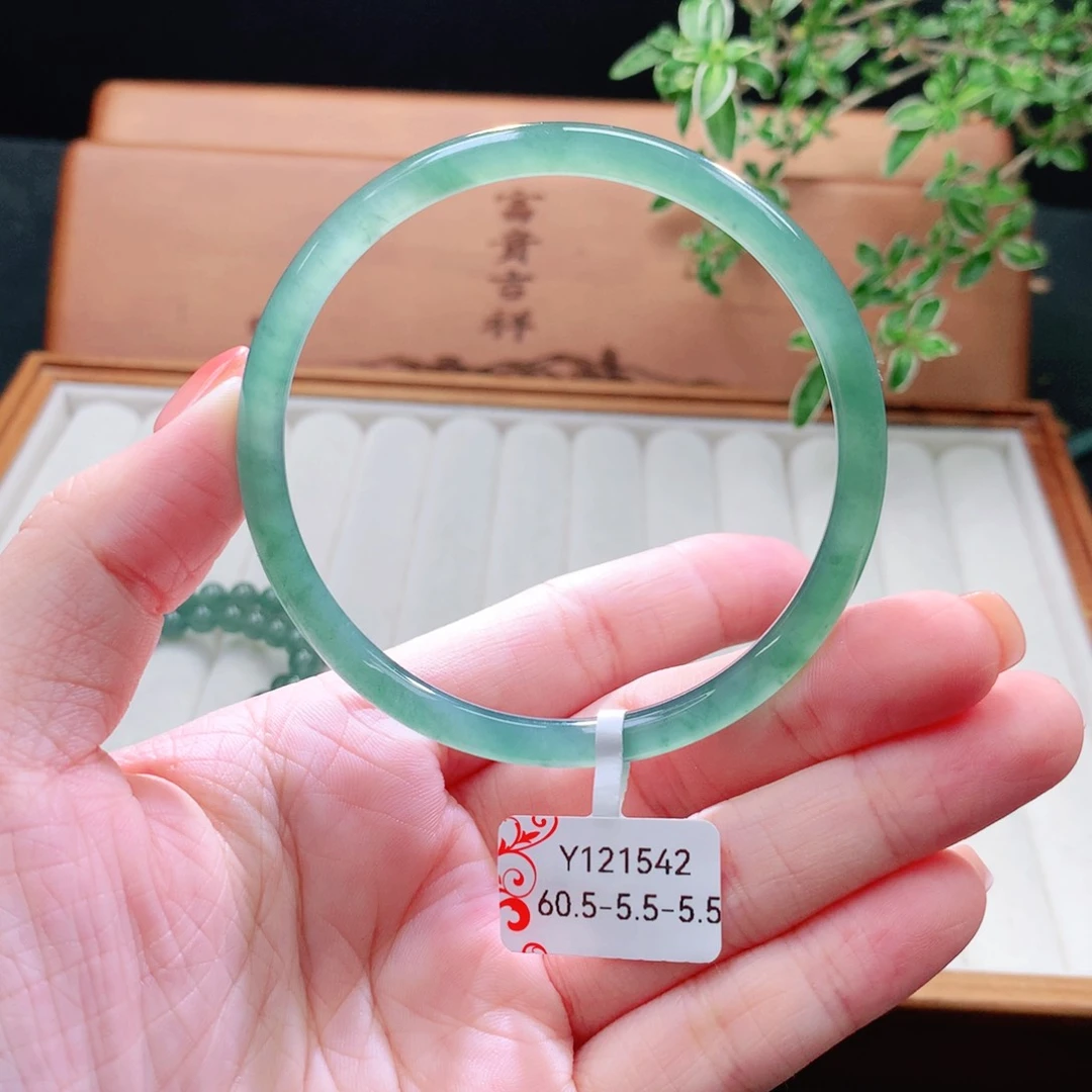未镶嵌手镯（圆镯）翡翠