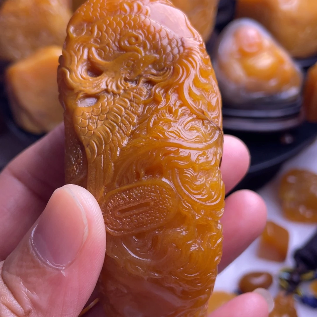 寿山石印石梅*杏寿山石雕艺术作品欣赏