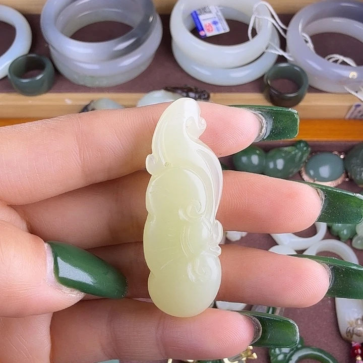 和田玉（糖玉）未镶嵌颈饰