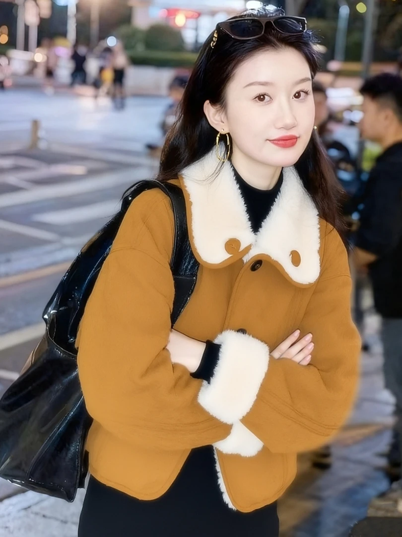 冬季2025新款巨好看的加绒加厚卡其色小香风羊羔毛绒绒短款外套女