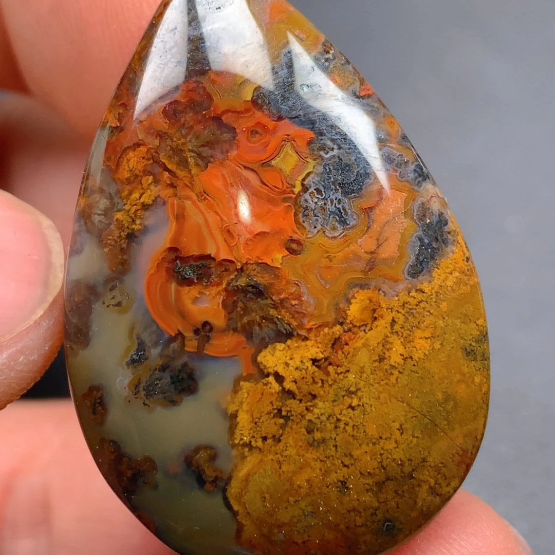 未镶嵌颈饰玛瑙/玉髓勇*