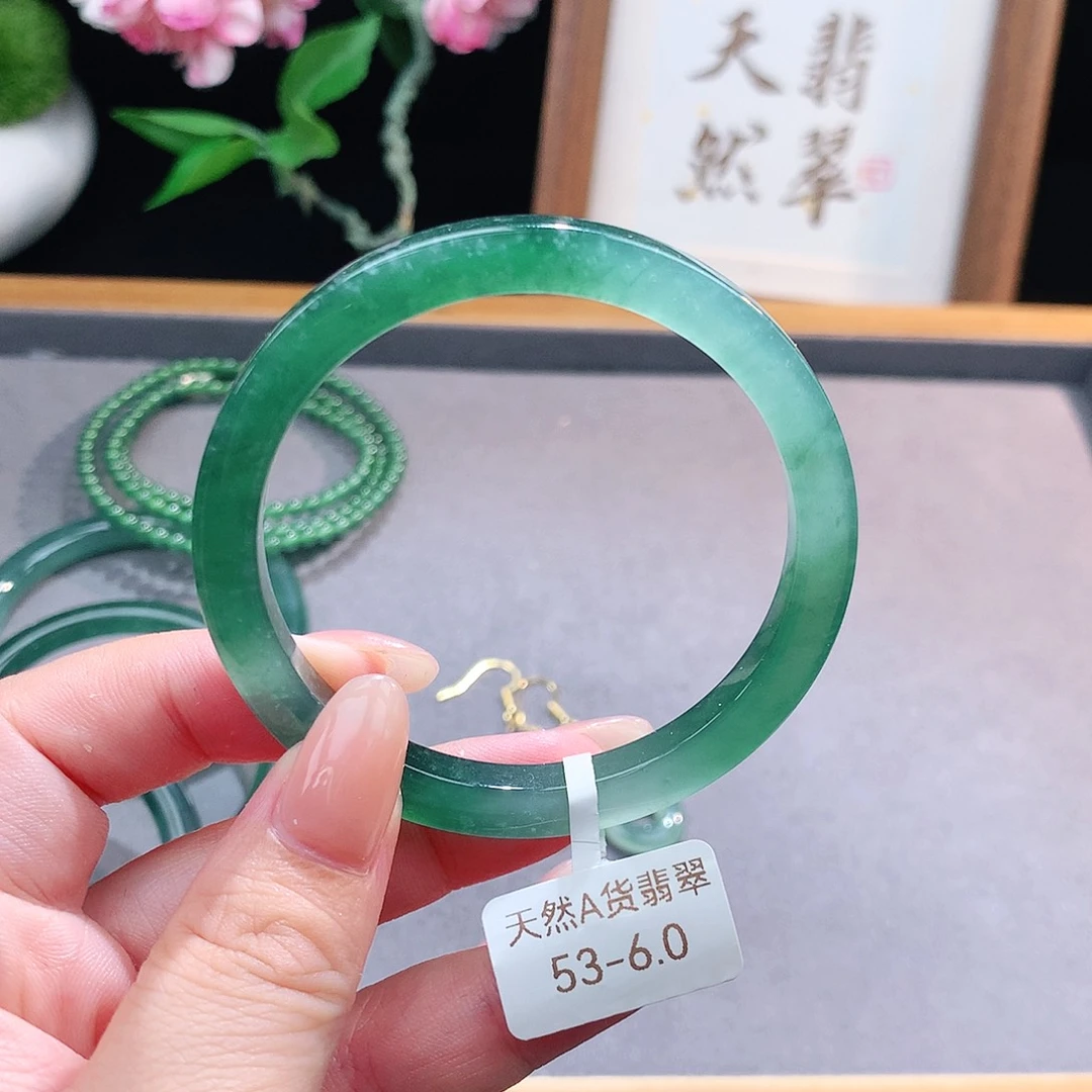 未镶嵌手镯（圆镯）翡翠