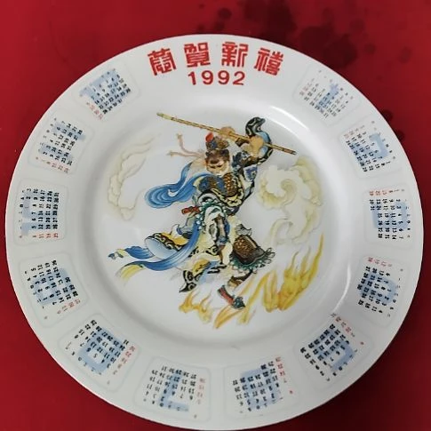 瓷片盘，沙锅，碗，盘，各种摆件，盘