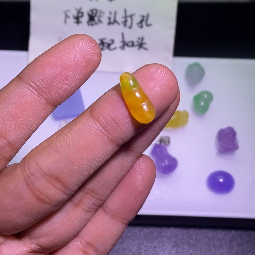 翡翠未镶嵌颈饰吊坠