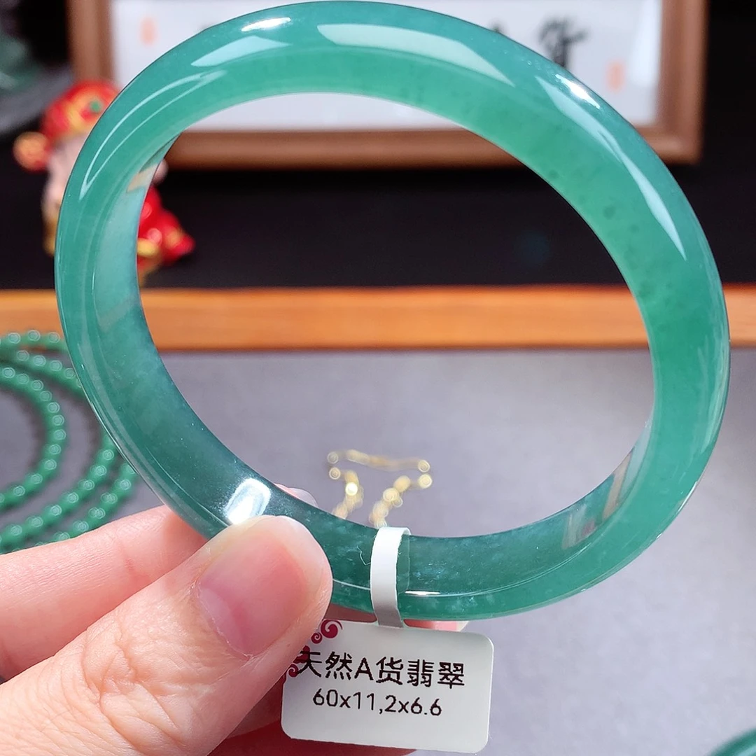 翡翠手镯（圆镯）未镶嵌奥****兽