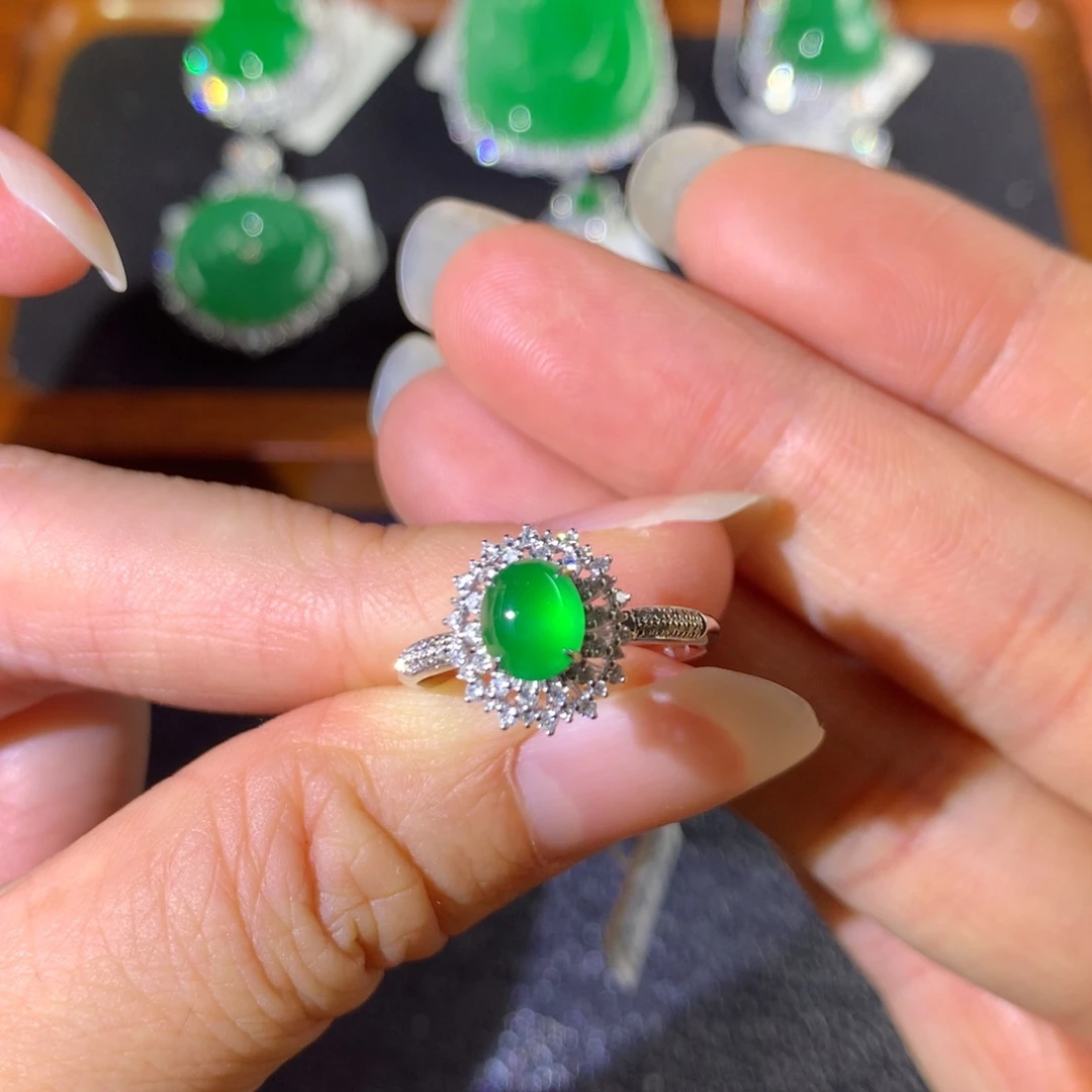 翡翠18K金镶嵌戒指翡翠