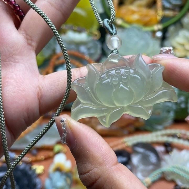 蛇纹石玉未镶嵌吊坠