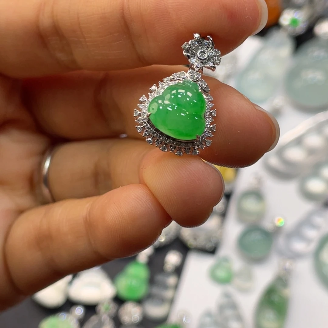 翡翠18K金镶嵌颈饰