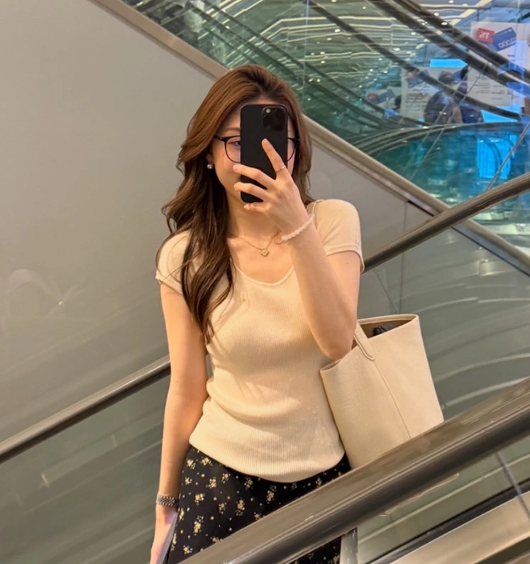 【五月】MEGANLE 冰爽三醋酸天丝透气亲肤V领短袖针织上衣2025127