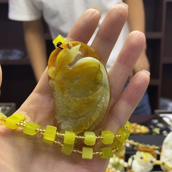 蛇纹石玉未镶嵌颈饰