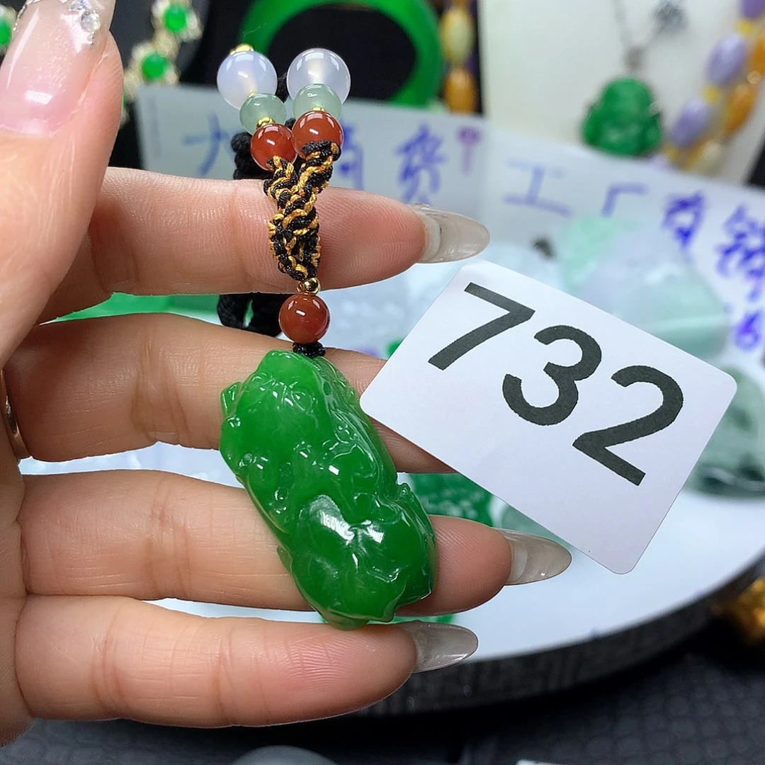 翡翠吊坠(赠链)未镶嵌