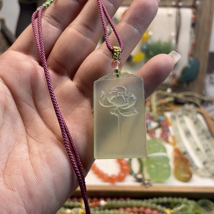 蛇纹石玉吊坠未镶嵌