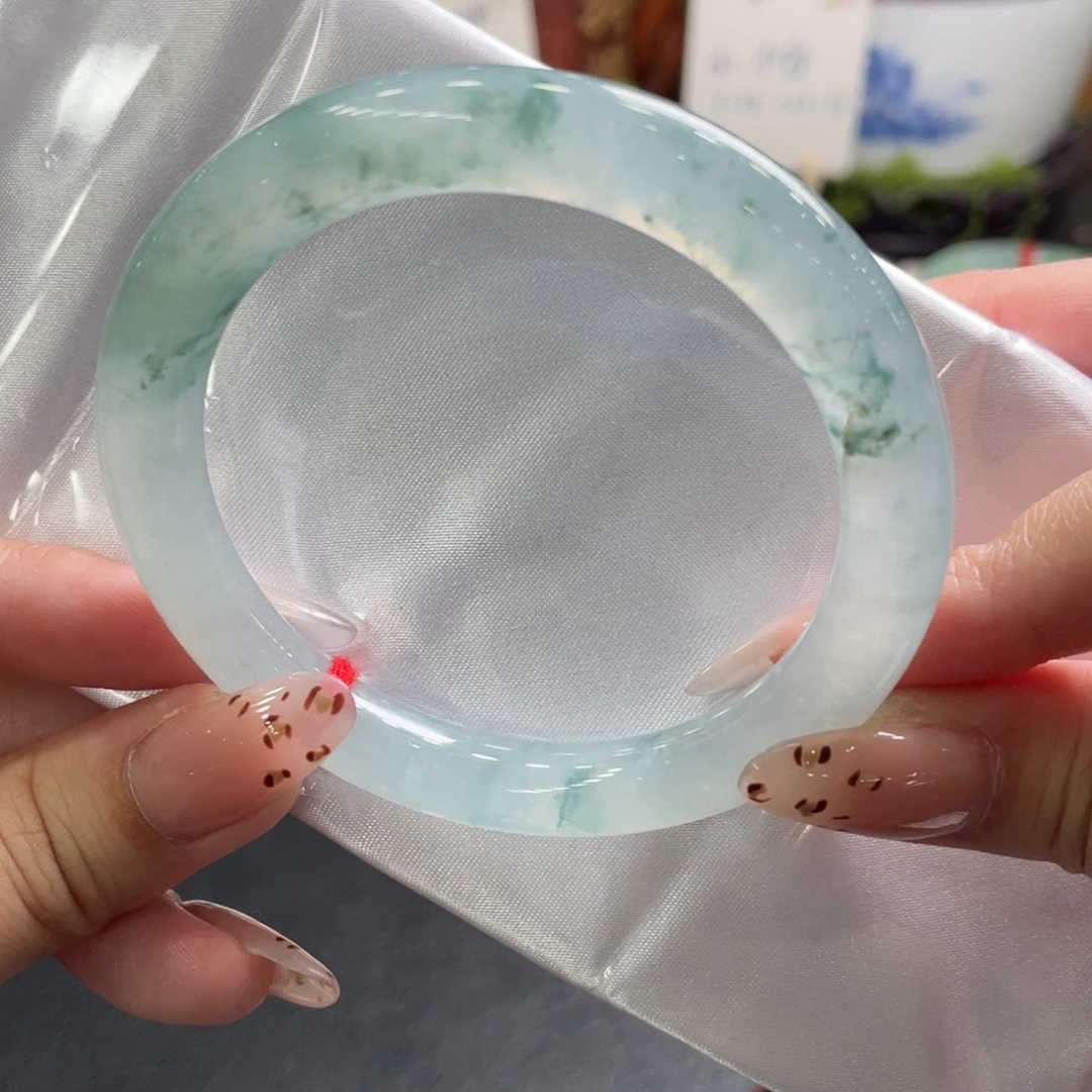 翡翠未镶嵌手镯56圆 高冰全条炸光冰飘花有包容 34号