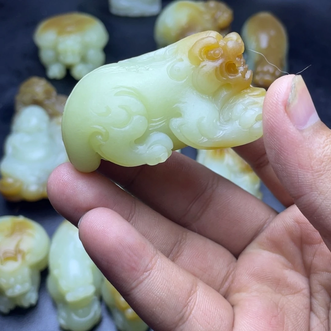 李***谋和田玉（糖玉）未镶嵌颈饰