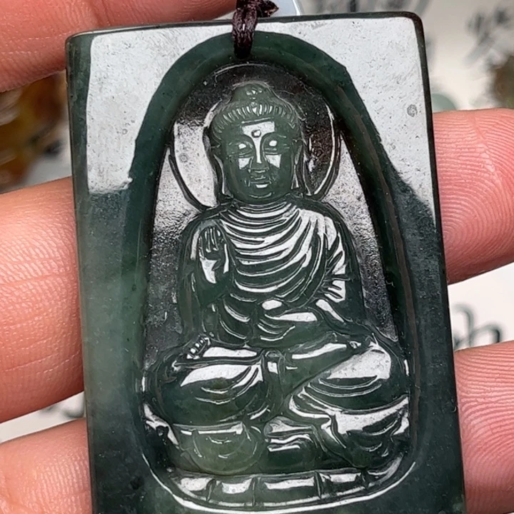 翡翠未镶嵌颈饰大日如来